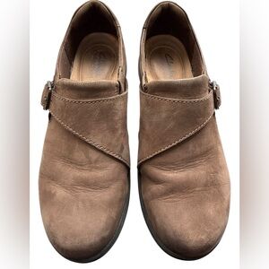 Clarks Women’s Tan Brown Nubuck Slip-On Loafers with Side Buckle